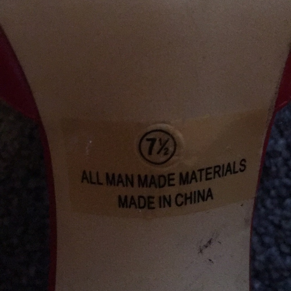 Red Pointed Gold Chain Heels - Picture 4 of 6